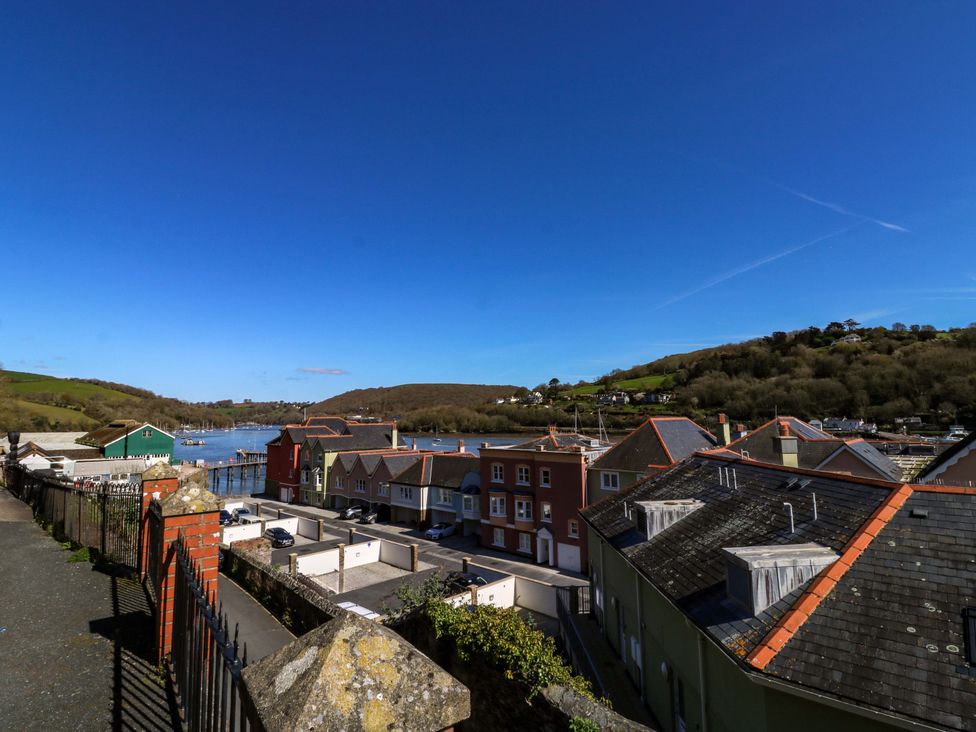 A view of houses by the water at 43 Sandquay Road Dartmouth