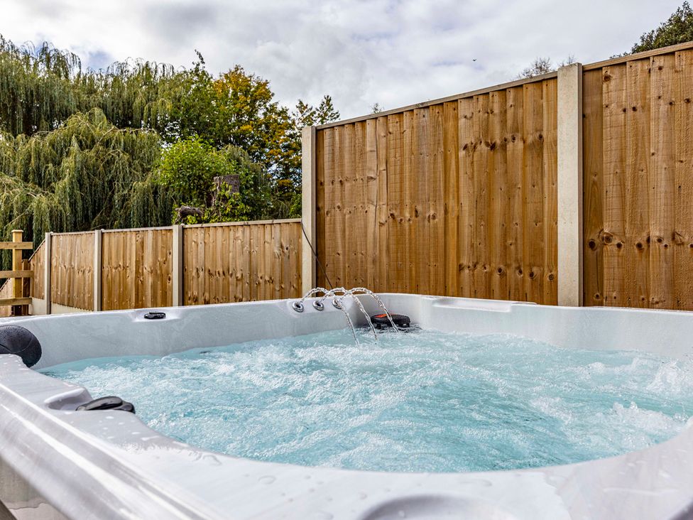 A hot tub with water jets at 3 Riverside Mews in Derby