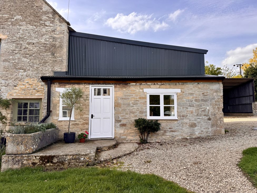 A cottage exterior with door and windows at Cotswolds Farmhouse Cottage