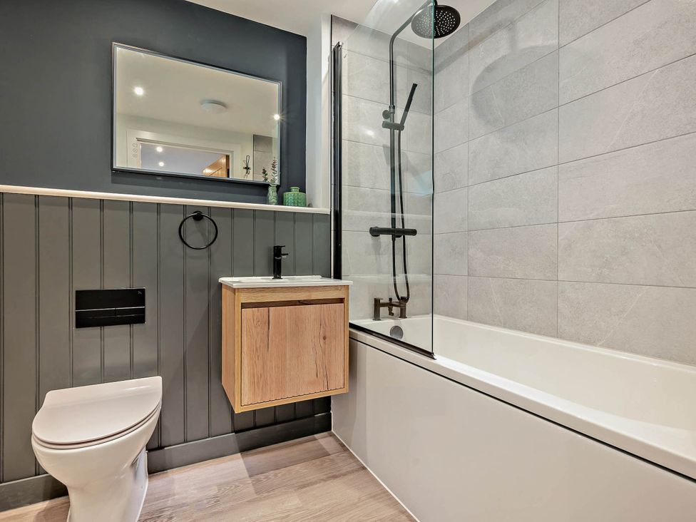 A bathroom with a bathtub and standing shower at Arvor Duplex 2.0 in Marhamchurch