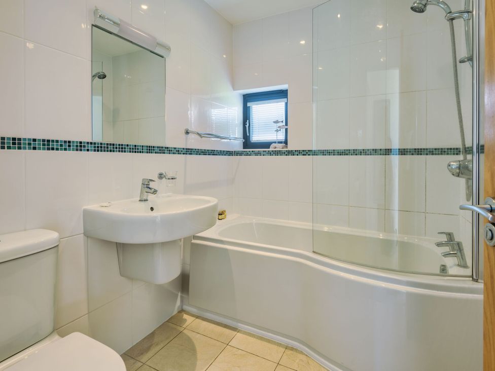 A bathroom with a sink, toilet, and bathtub at Eagle's Nest in Marhamchurch