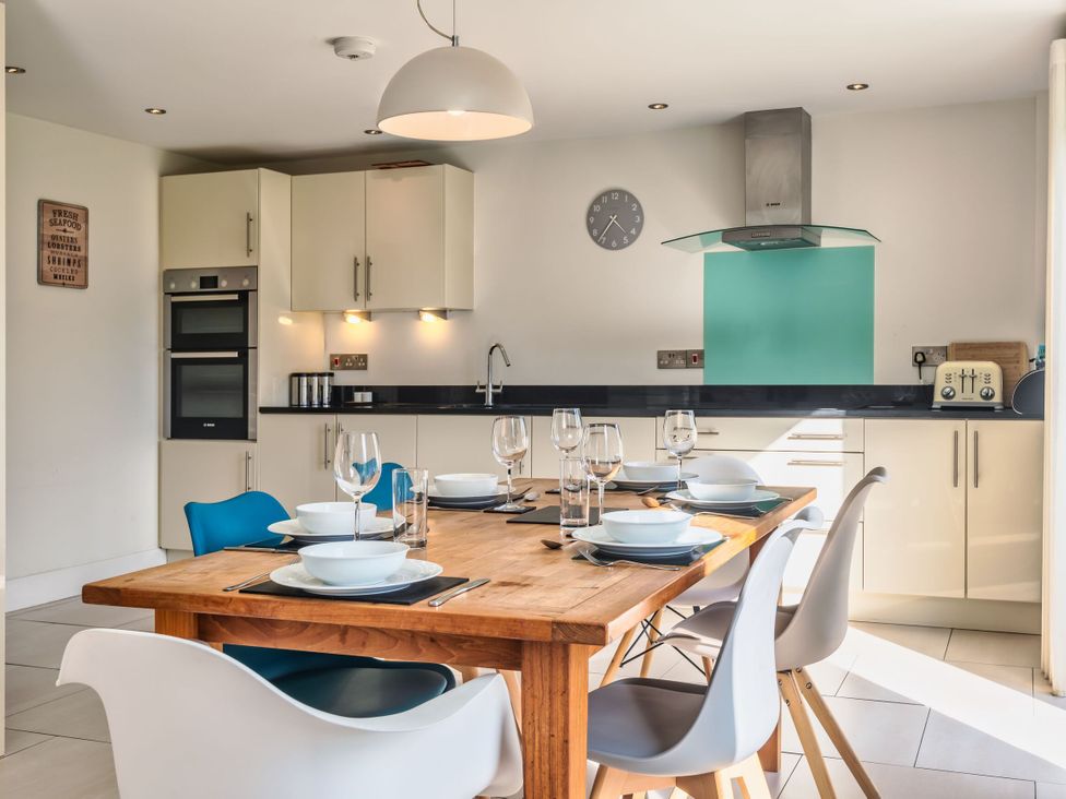 A kitchen with a dining table and chairs at Moleyns in Marhamchurch