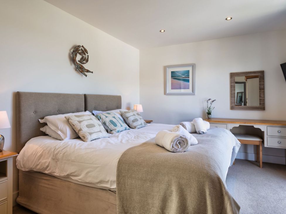 A bedroom with a bed and bedside lamps at Moleyns in Marhamchurch