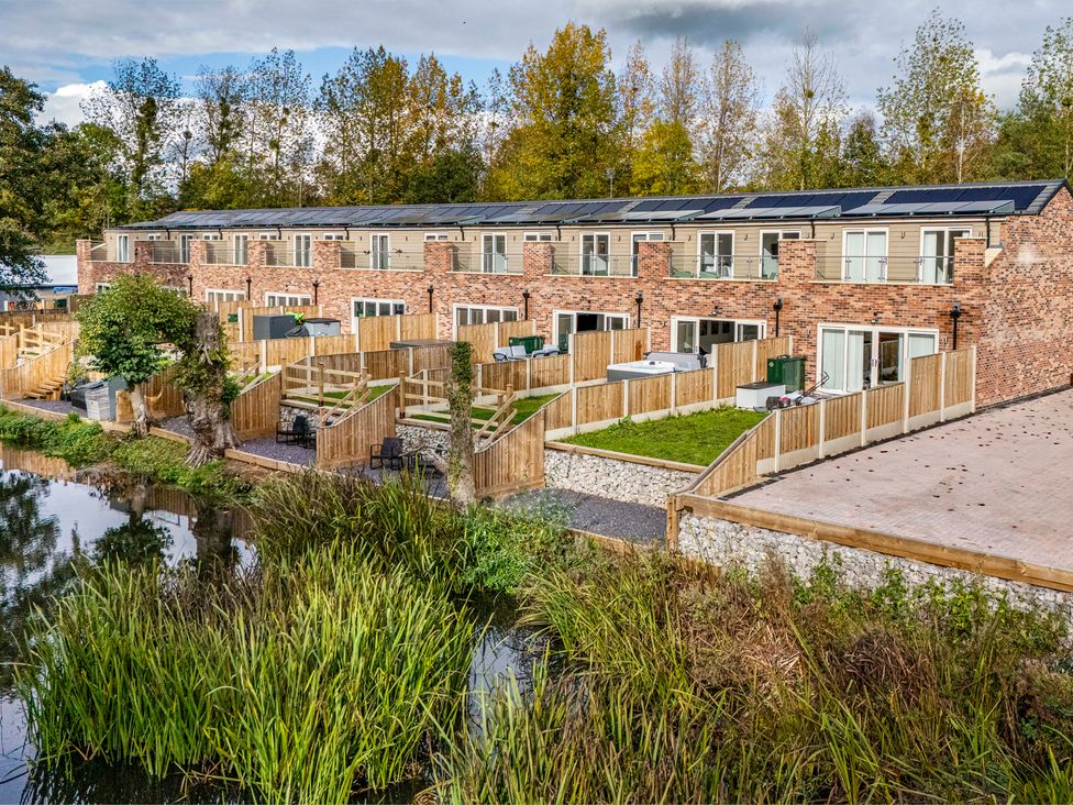 An outdoor view of houses with gardens and balconies at 7 Riverside Mews in Derby