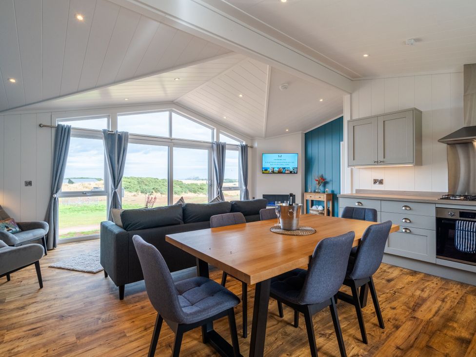 A living room with a dining area and kitchen at The Townsend in North Berwick