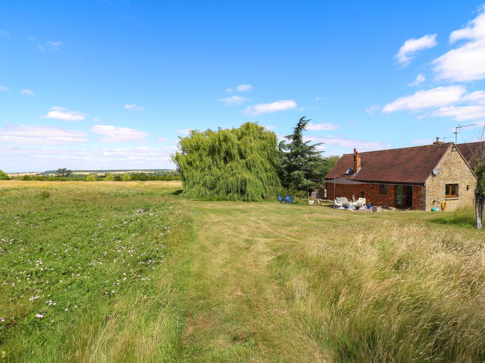 An outdoor area with a house and trees at Barn Owl Cottage Carlton near Harrold