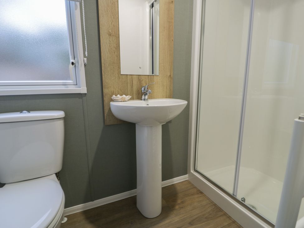 A bathroom with a toilet and wash basin at Willerby Ellerrton (delyn)