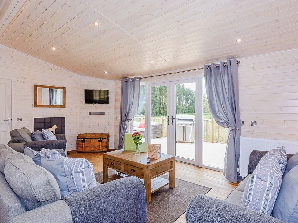 A living room with sofas and a coffee table at Lancaster Lodge in Fair Oak