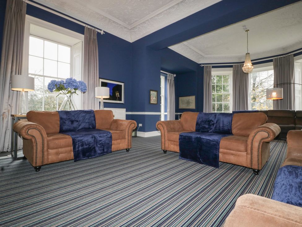 A living room with sofas and lamps at Frenchay Park House in Bristol