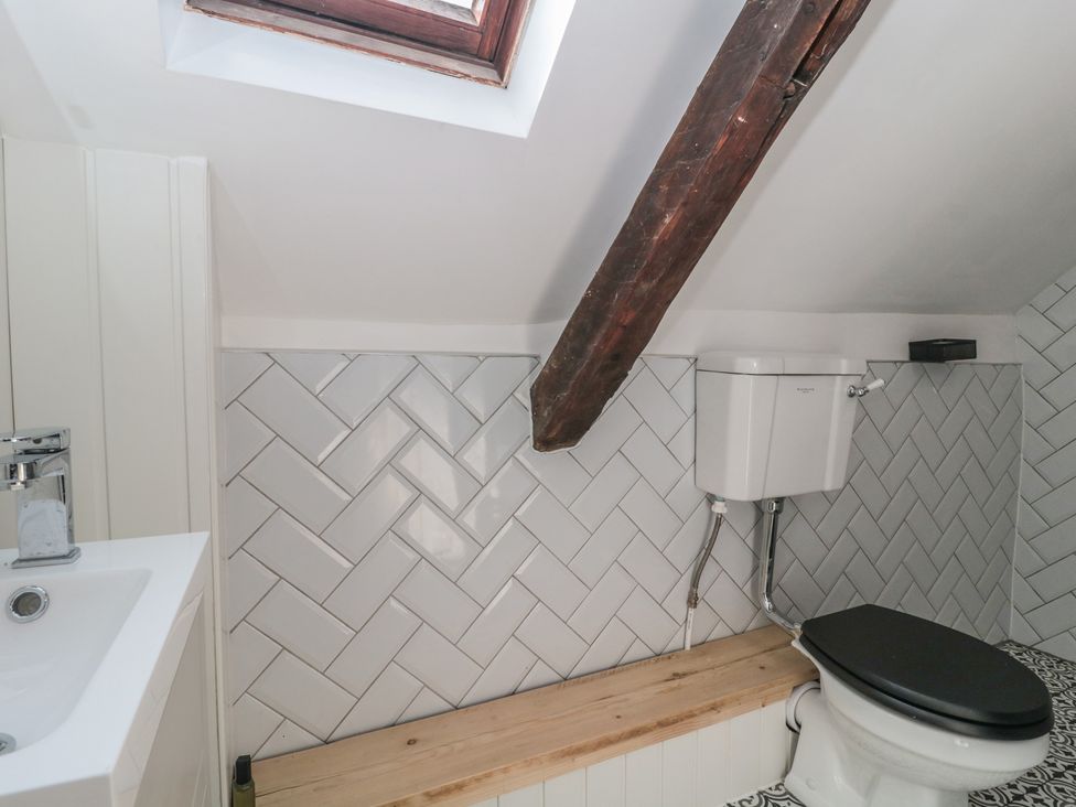 A bathroom with a toilet and sink at Wheelwright Cottage in Moreton-In-Marsh