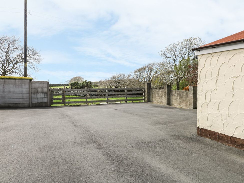 An outdoor area with a gate and fence at Llwyn Derw in Talybont