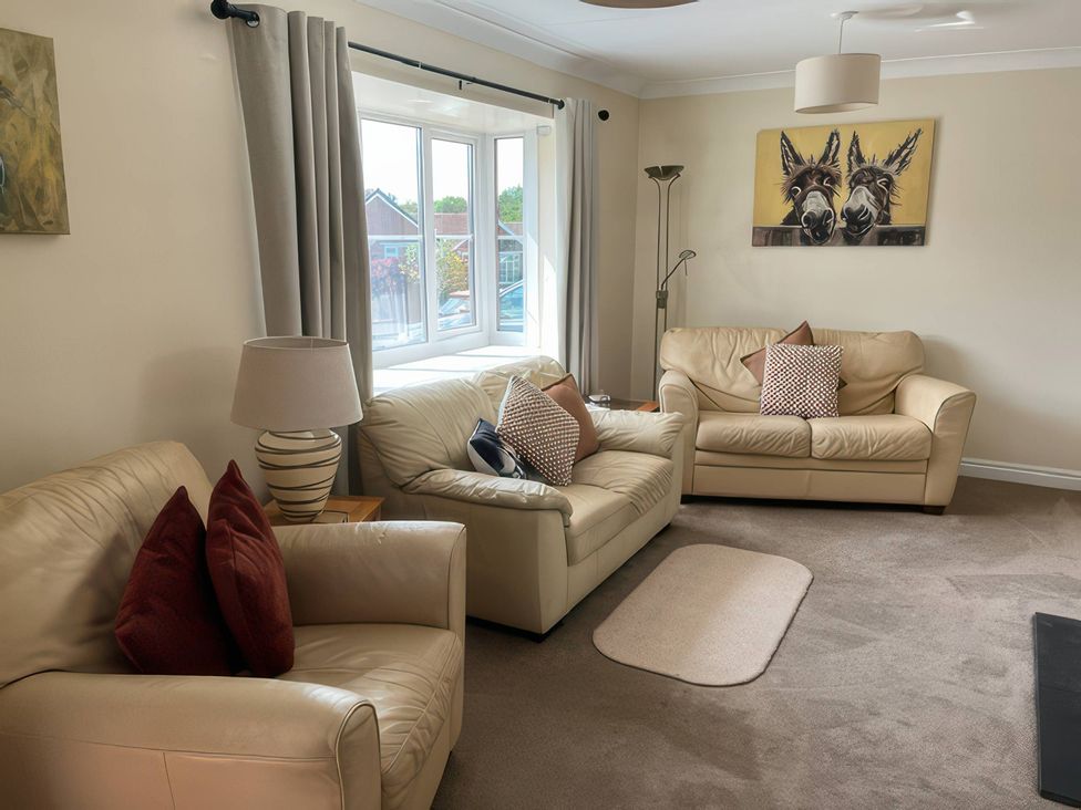 A living room with two sofas and a lamp at Thorntons House in Morton-On-Swale