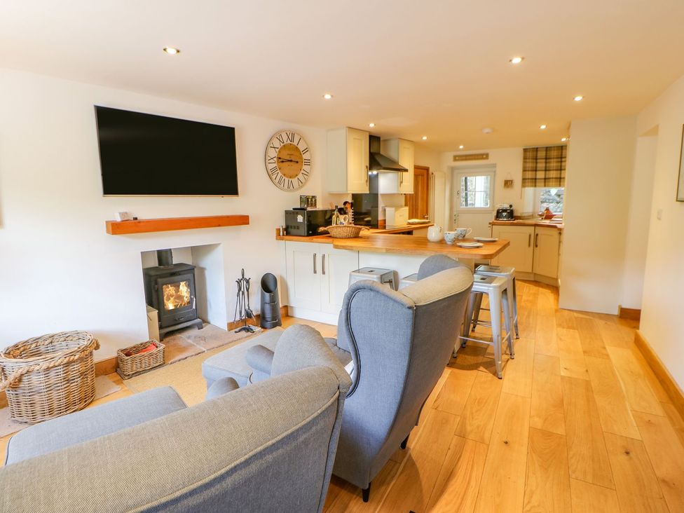 A living room with a television and sofa at Wayside Farm in Richmond