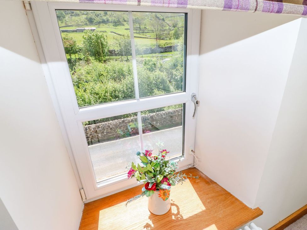 A window with a flower vase on the sill at Wayside Farm in Richmond