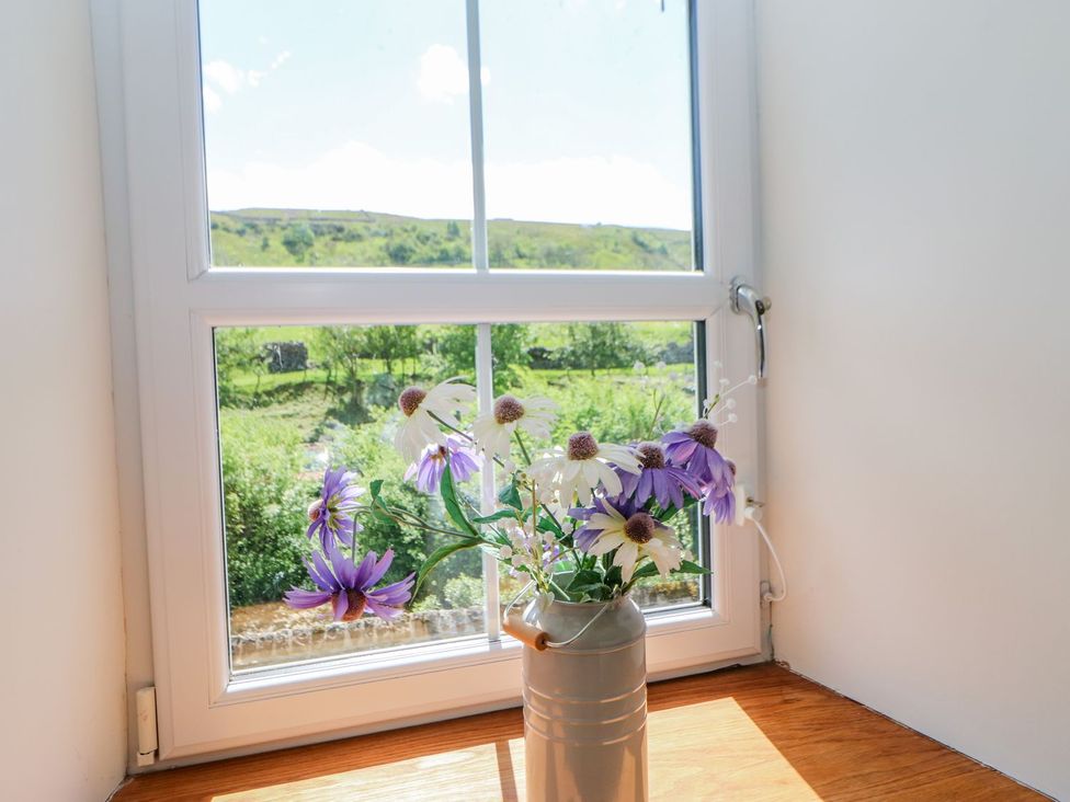 A window with flowers in a vase at Wayside Farm in Richmond
