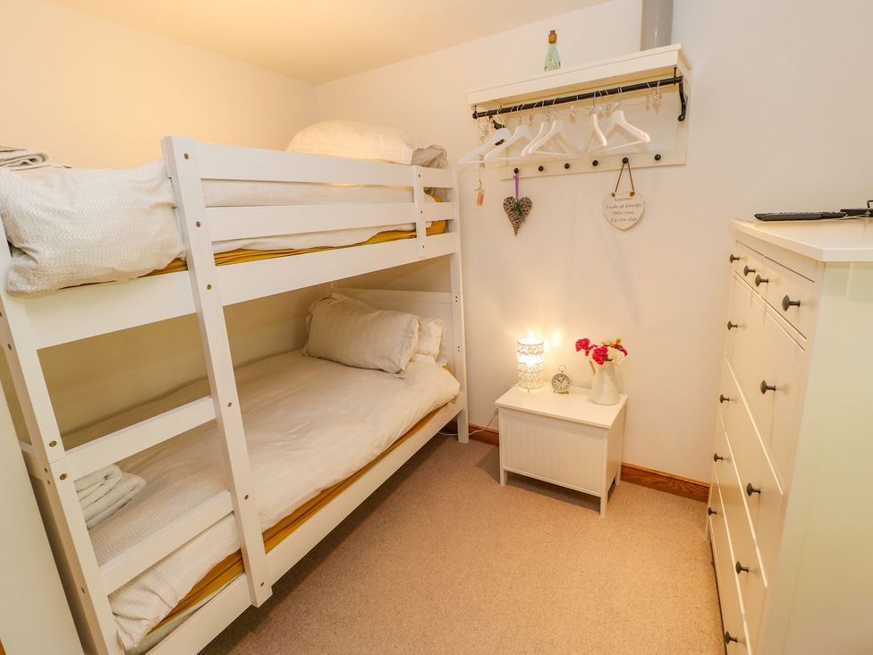 A bedroom with a bunk bed and a chest of drawers at Wayside Farm in Richmond