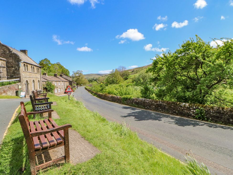 A scenic view of a road with benches and buildings at Wayside Farm Richmond
