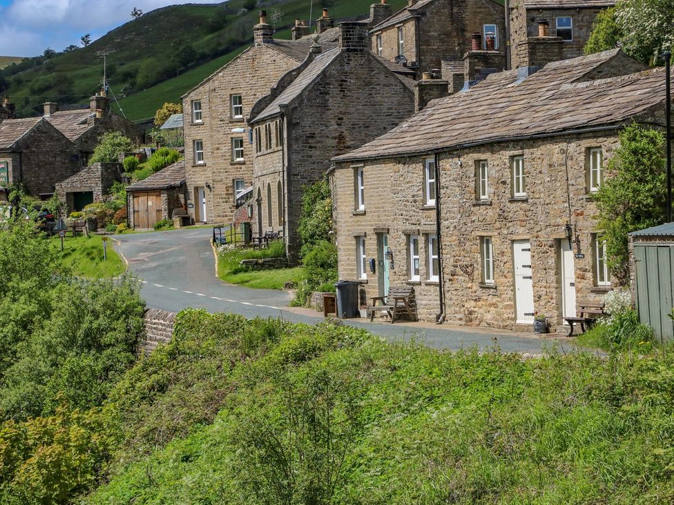 A view of stone houses along a road at Wayside Farm Richmond