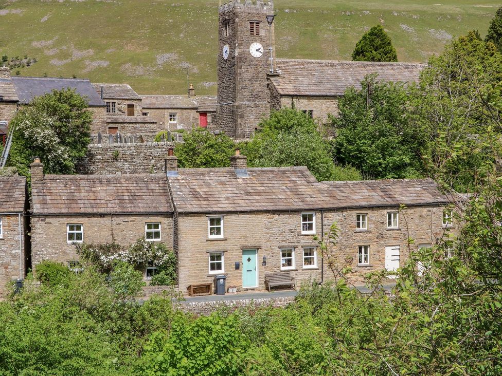 A view of houses and a clock tower at Wayside Farm in Richmond