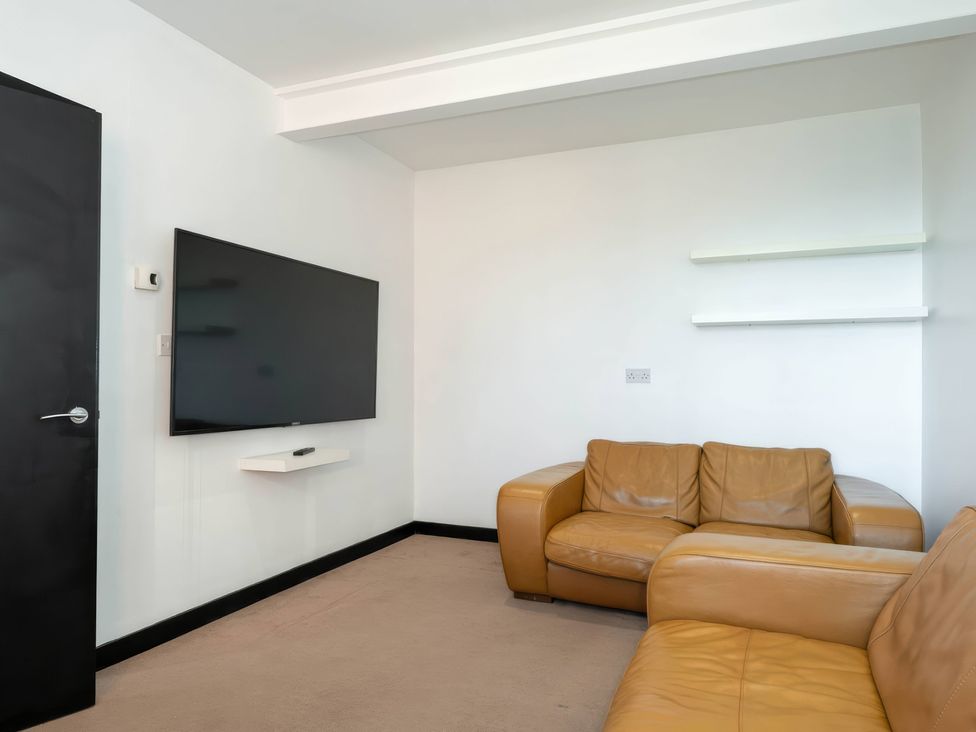 A living room with a sofa and television at Bellevue
