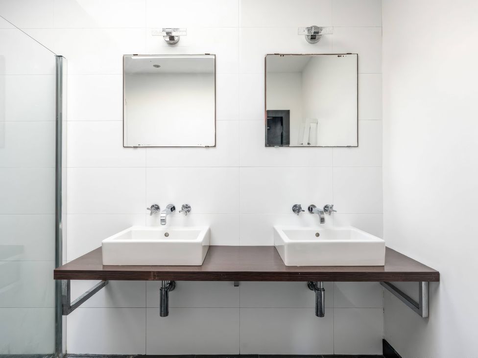A bathroom with two sinks and mirrors at Bellevue 