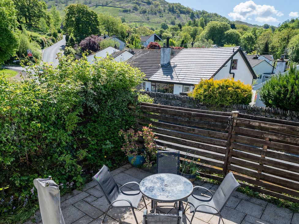 A garden with table and chairs at Oaks Lodge Cottage Ambleside