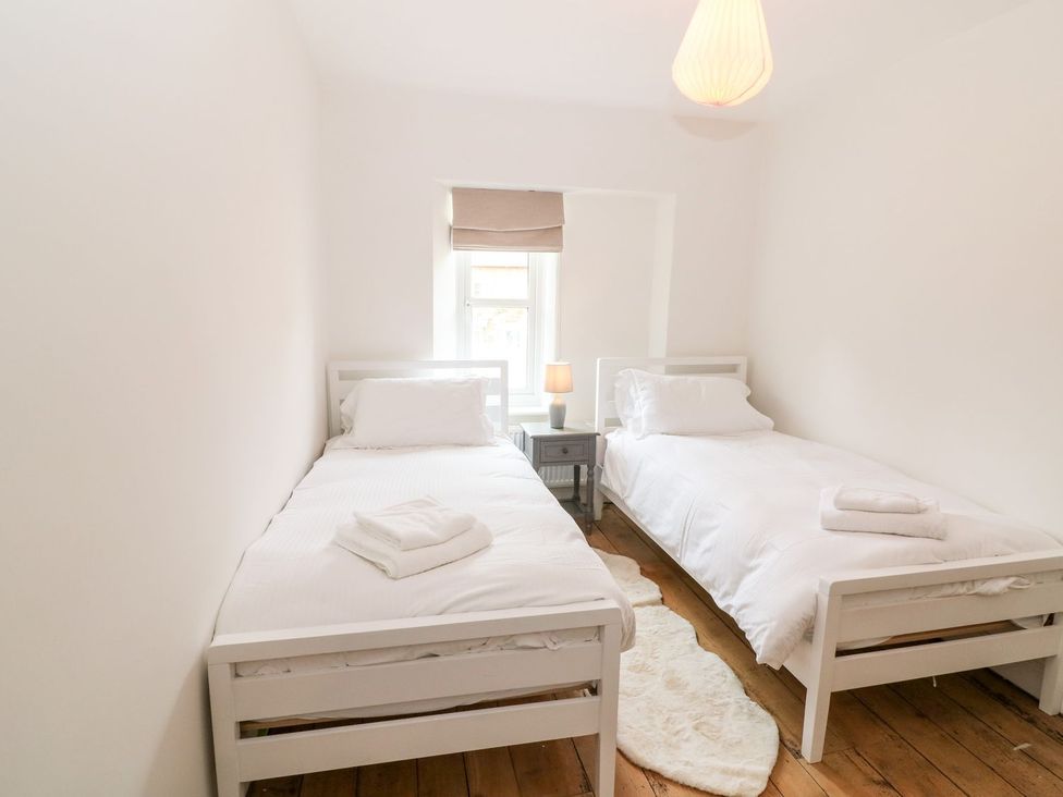 A bedroom with two beds and a window at The Old Bakery in Banbury