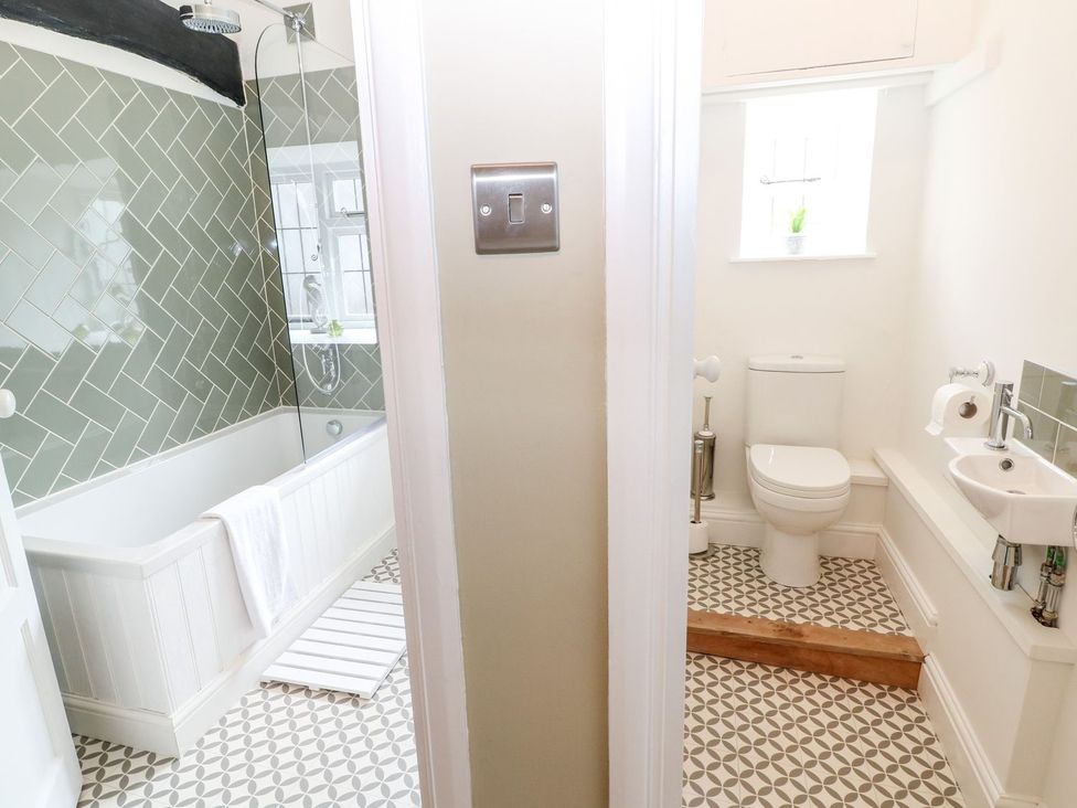 A bathroom with a bathtub and toilet at The Old Bakery in Banbury