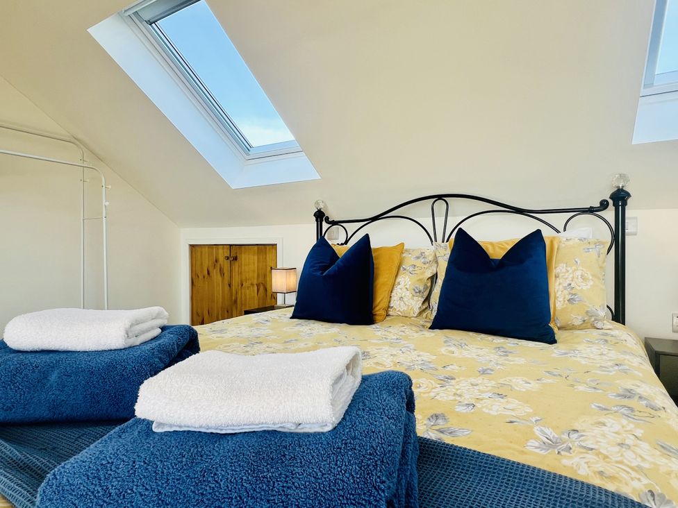 A bedroom with a bed and towels at 2A Hamilton Road Felixstowe