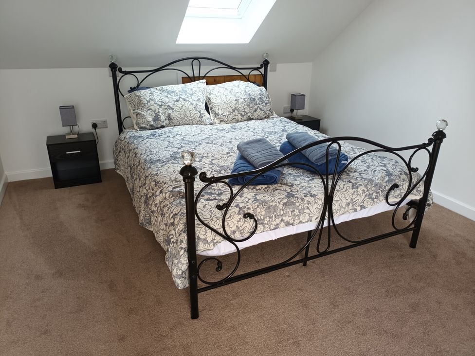 A bedroom with a bed and bedside tables at 2B Hamilton Road in Felixstowe
