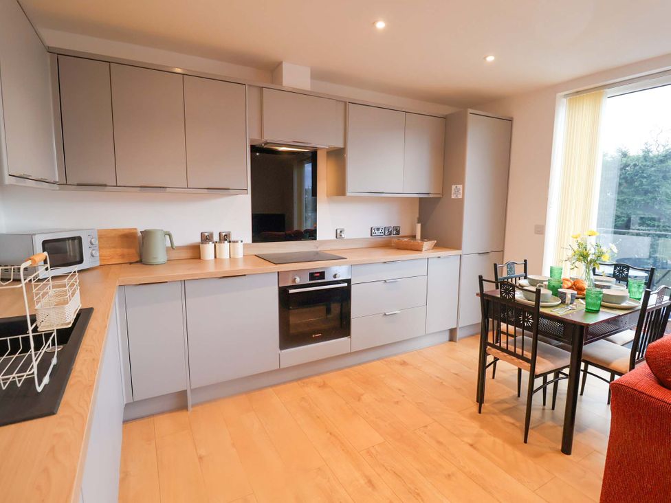 A kitchen with a dining area at 2B Hamilton Road, Felixstowe, Suffolk