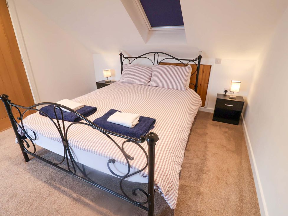 A bedroom with a bed and bedside tables at 2B Hamilton Road Felixstowe, Suffolk