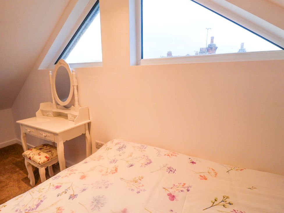 A bedroom with a bed and dressing table at 2B Hamilton Road, Felixstowe, Suffolk