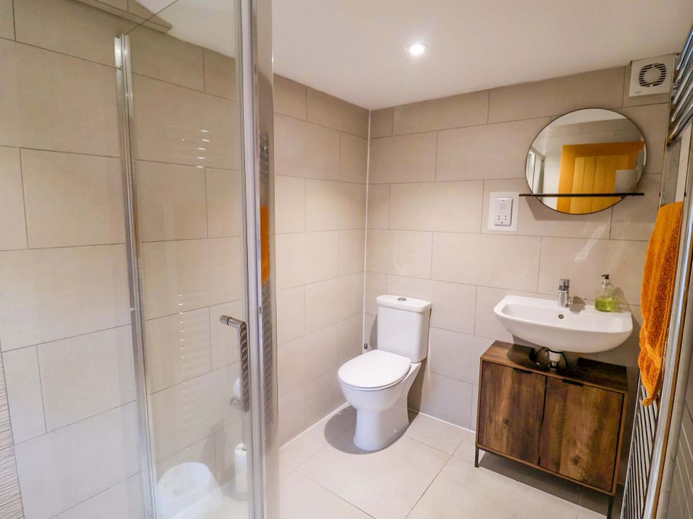 A bathroom with a shower, toilet, and sink at 2B Hamilton Road, Felixstowe, Suffolk