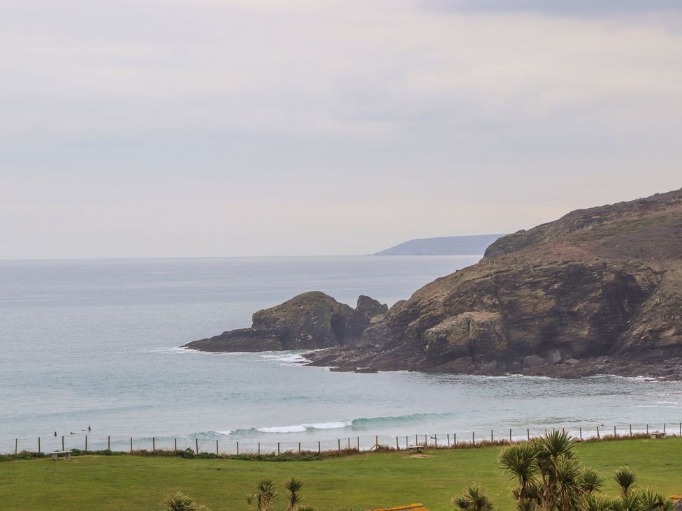 A view of the ocean and rocks at Praa Waves in Penzance