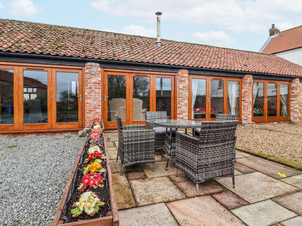 An outdoor area with a table and chairs at Pillar Barn Gransmoor near Bridlington
