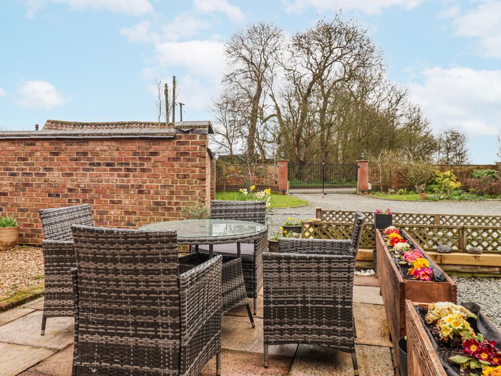 An outdoor area with a table and chairs at Pillar Barn Gransmoor near Bridlington