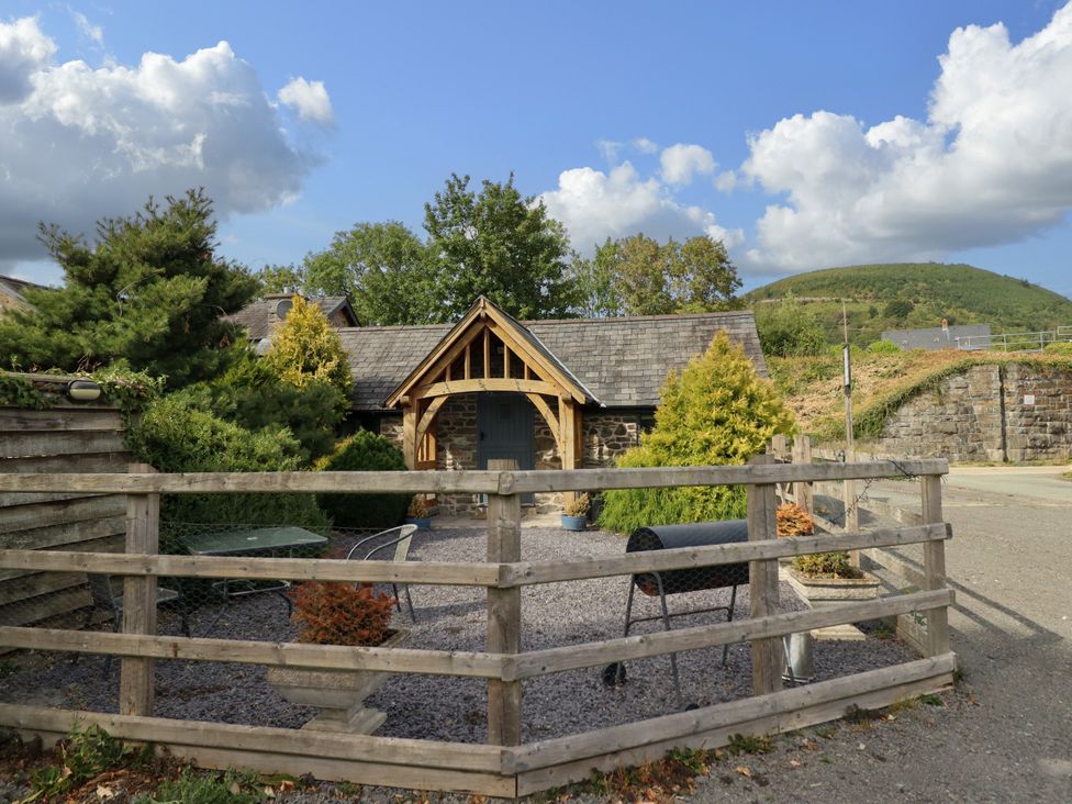 An outdoor area with a house and gravel at The Talkhouse Cottage in Caersws