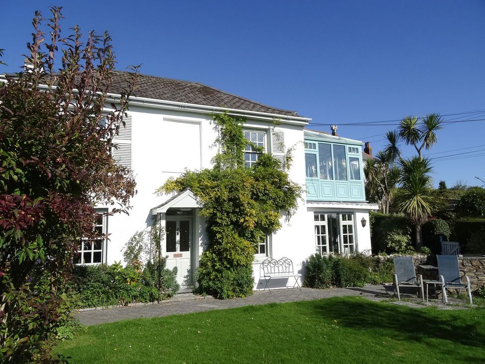 A house with garden and seating area at Mount Pleasant, Padstow