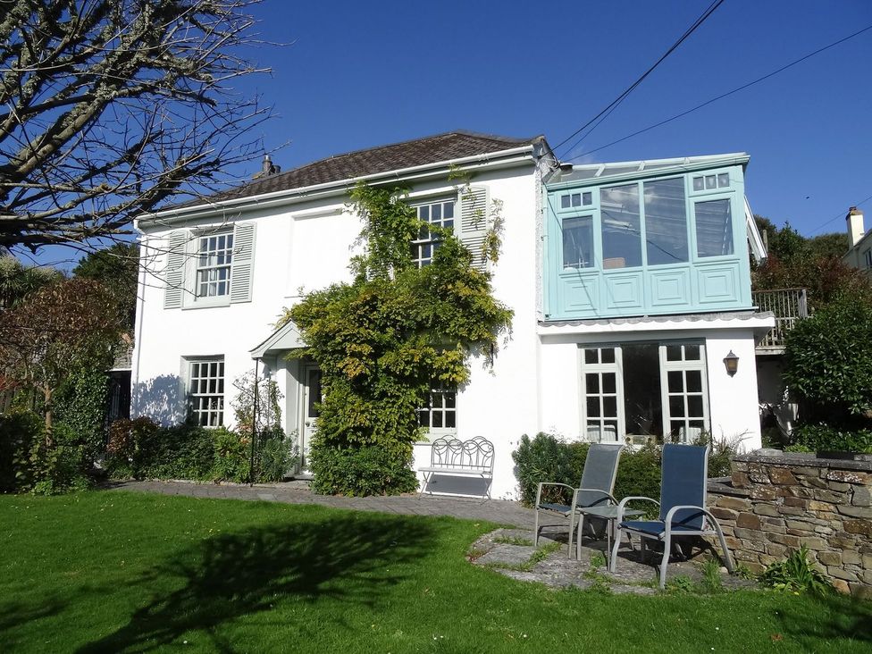 A house with garden and seating area at Mount Pleasant in Padstow