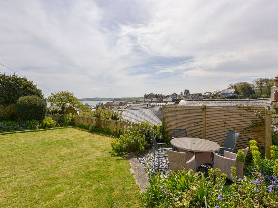 A garden with a table and chairs at Mount Pleasant Padstow