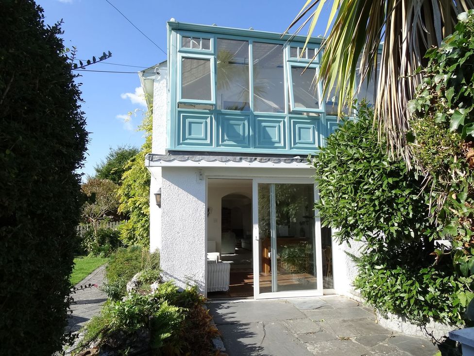 An exterior view of a house with a garden at Mount Pleasant in Padstow
