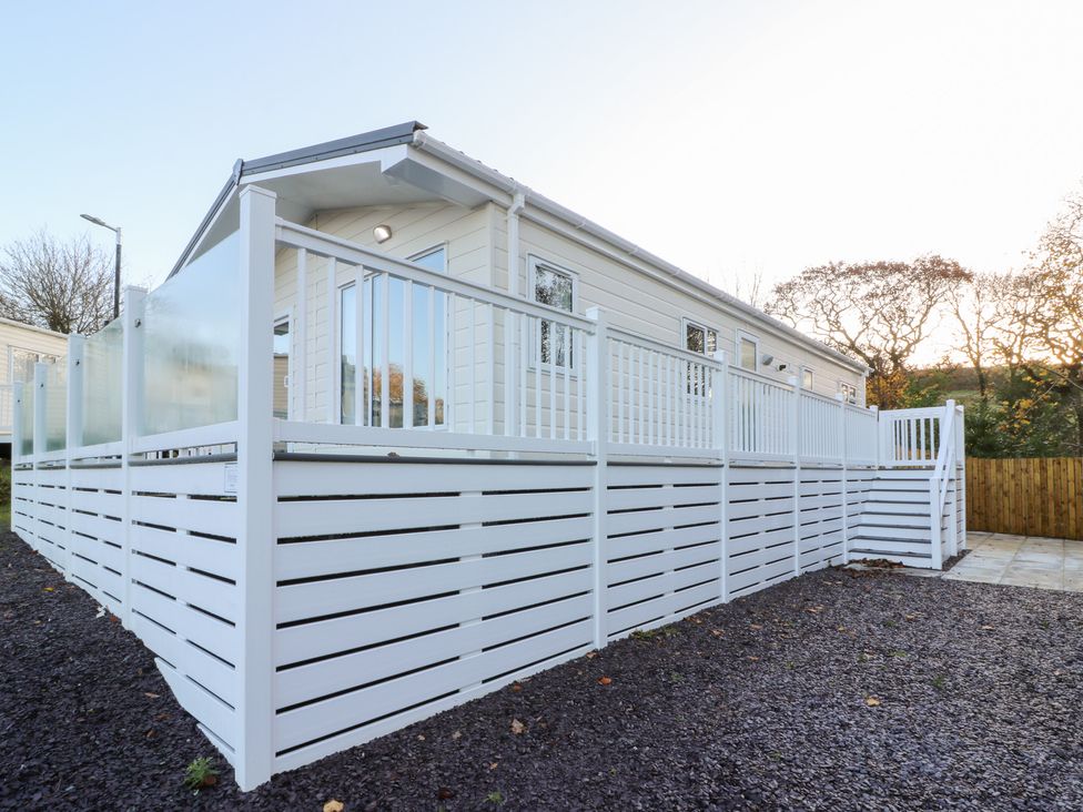 A mobile home with deck and steps at Beechwood Lodge 