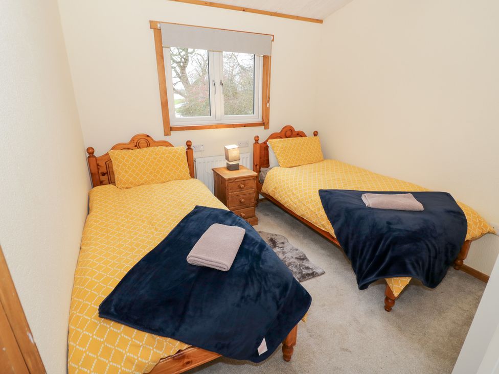 A bedroom with two single beds at Birch Lodge in Rugeley