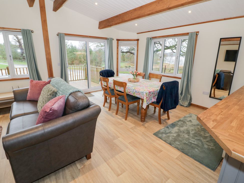 A dining room with a table and chairs at Cedar Lodge Rugeley
