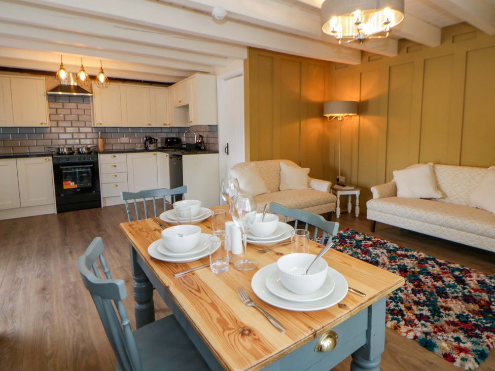 A dining room with a table and chairs at Shearers in Llandysul