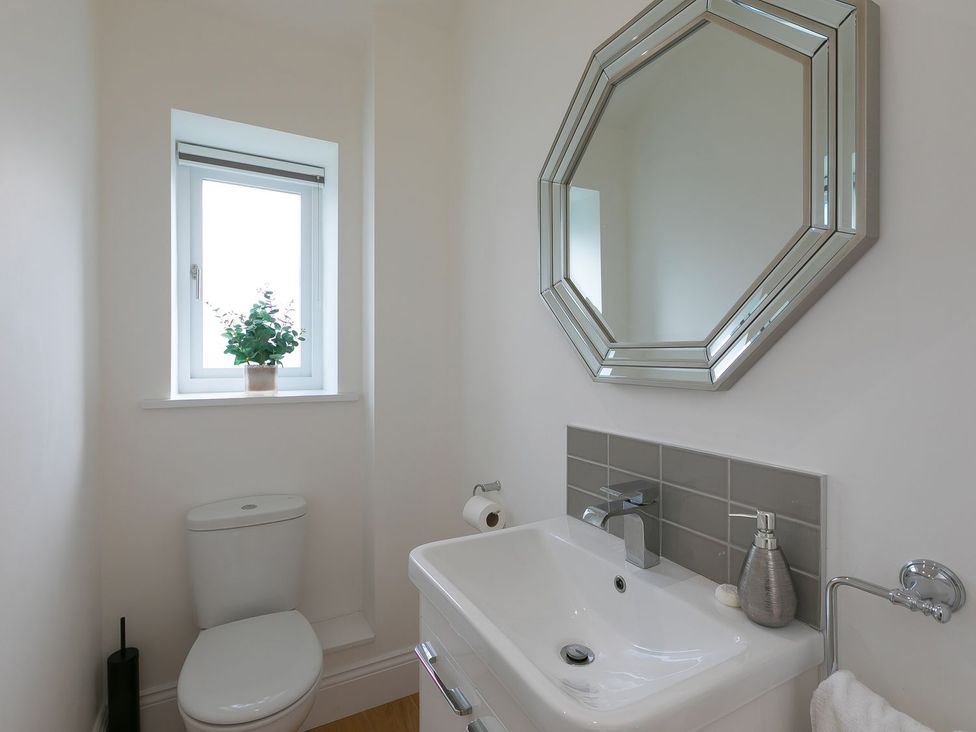 A bathroom with a sink and toilet at 2 Remera St. Ives