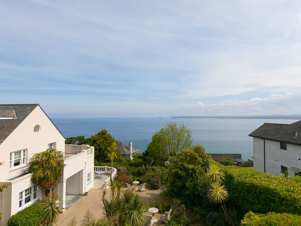 A view of a house and garden overlooking the ocean at 2 Remera St Ives