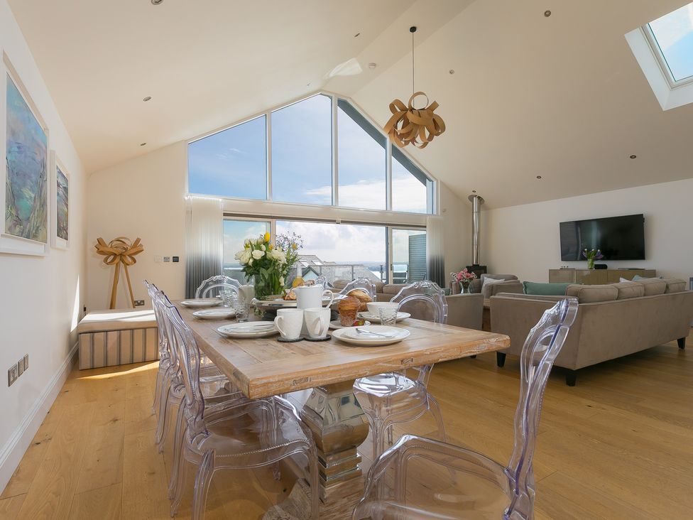 A dining area with a table and chairs at 2 Remera St Ives