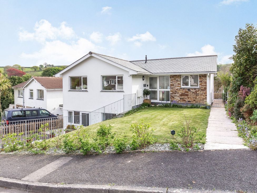 A house with a garden and driveway at Orchard View in St. Austell